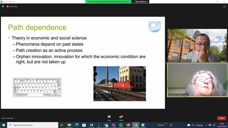 CityStG_SST's tweet photo. Professor Claudia Eckert on the evolution of complex products and path dependence #QWERTY keyboard design. #SRPinSTEM
@AccentureUK @ewbuk @cityunilondon @newsfromcity @WRStirling https://t.co/BIONSbuC7G