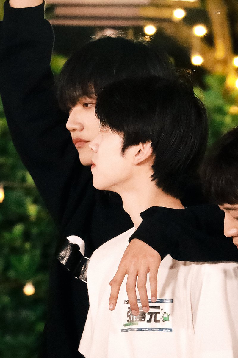 _Helenhang_'s tweet photo. 《Nhờ nhóc 6d mà biết đến yzl❤》
《Nhờ bé tròn mà thêm thích yzl❤》
《Vì 2 đứa mà ở lại với yzl❤》 https://t.co/uZV6b9ZU5E
