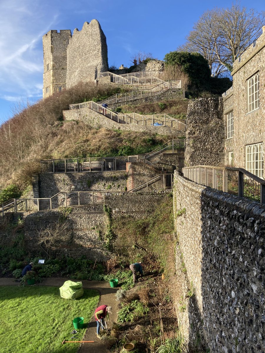mandlgarden's tweet image. Back in the garden ⁦@LewesCastle⁩  #newseason #garden #heritage #museum