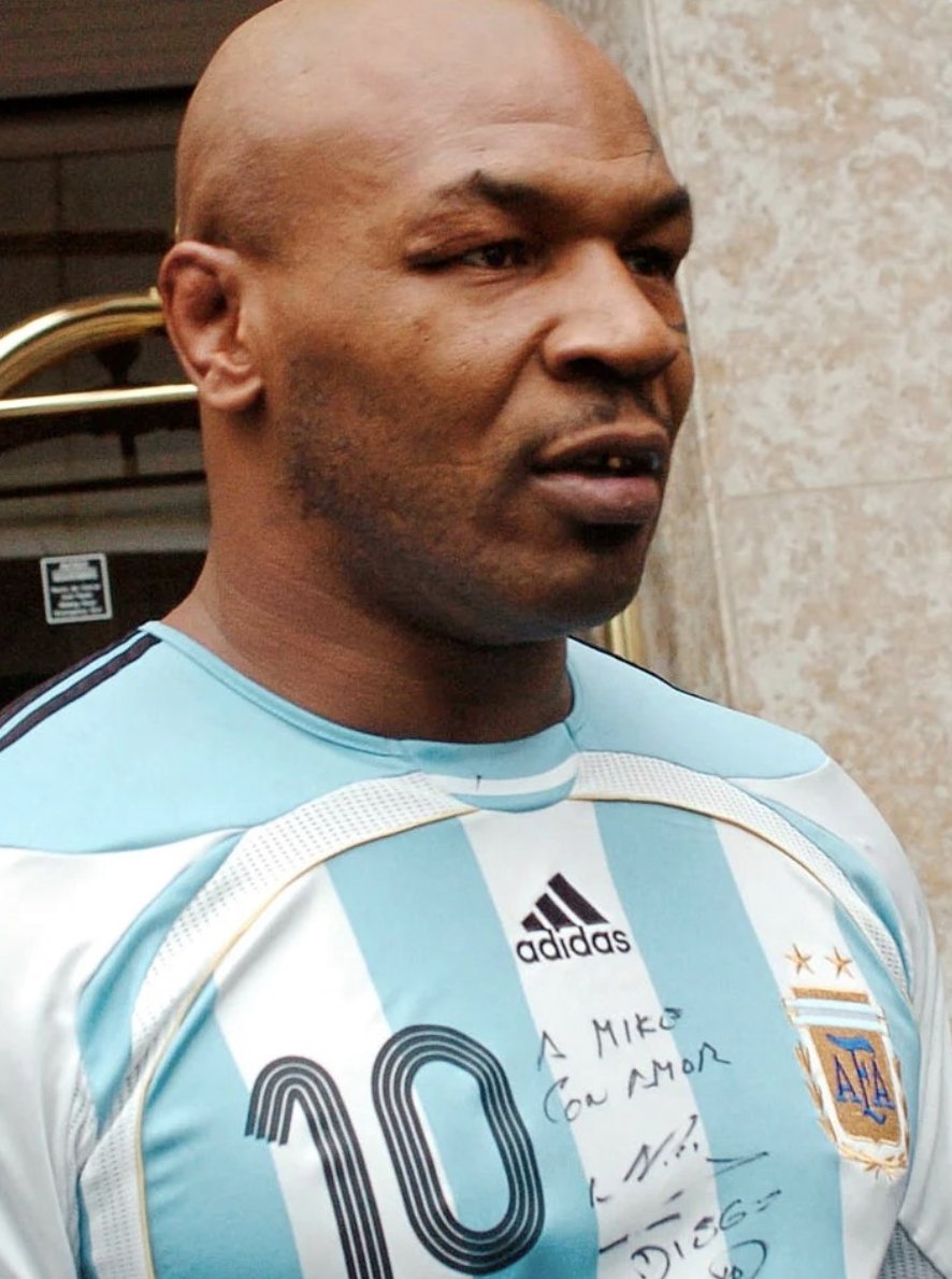 Prefacio Aislar gloria Sports on Twitter: "OCURRIÓ 🗓️Brasil 2005. Mike Tyson generó un incidente  con la prensa local🇧🇷 y rompió una cámara. Por dicho incidente fue citado  por la Justicia. Cuando fue a declarar a