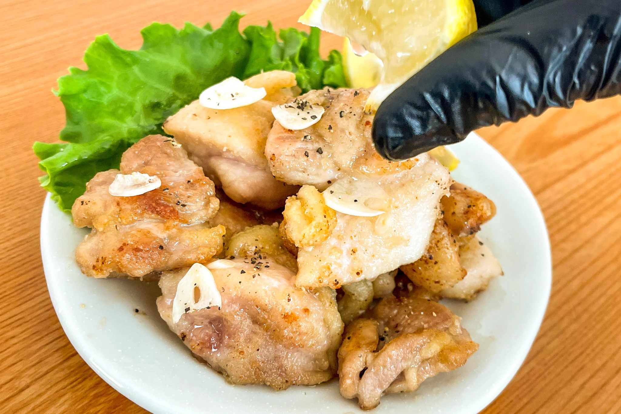 画期的な鶏もも肉レシピ！居酒屋風ガーリックパリパリチキン‼