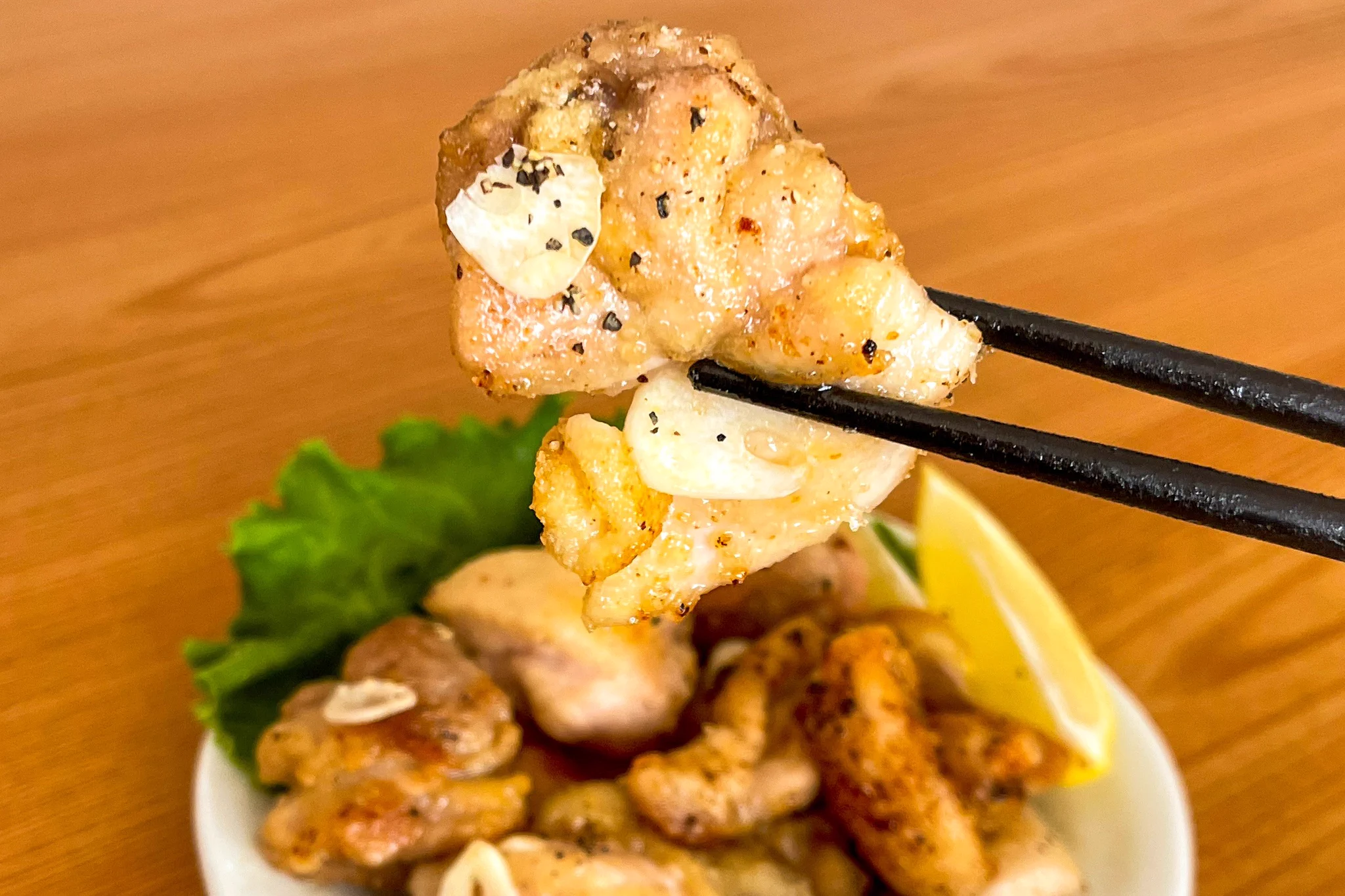 画期的な鶏もも肉レシピ！居酒屋風ガーリックパリパリチキン‼