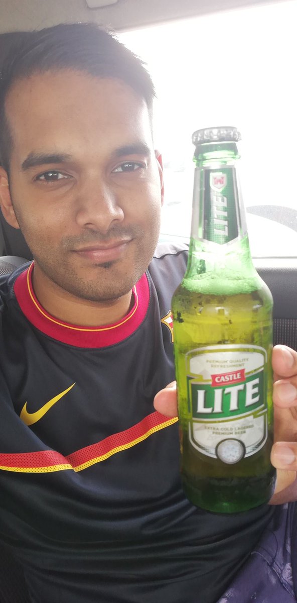 NishyWezSyd's tweet photo. @castlelitesa The only way is the #ExtraIce #ExtraCold @castlelitesa way to #SaveYourSummer with a #CastleLite in each hand โ๏ธ #ResponsibleTogether tagging my buddies @MARKNAIDOO1 @prabz4lyf @MATRIXALIVE @ash_ramjathan @katrikz @mastercard_sa #HitRefresh #UnlockSummer https://t.co/14yuNhaKnF