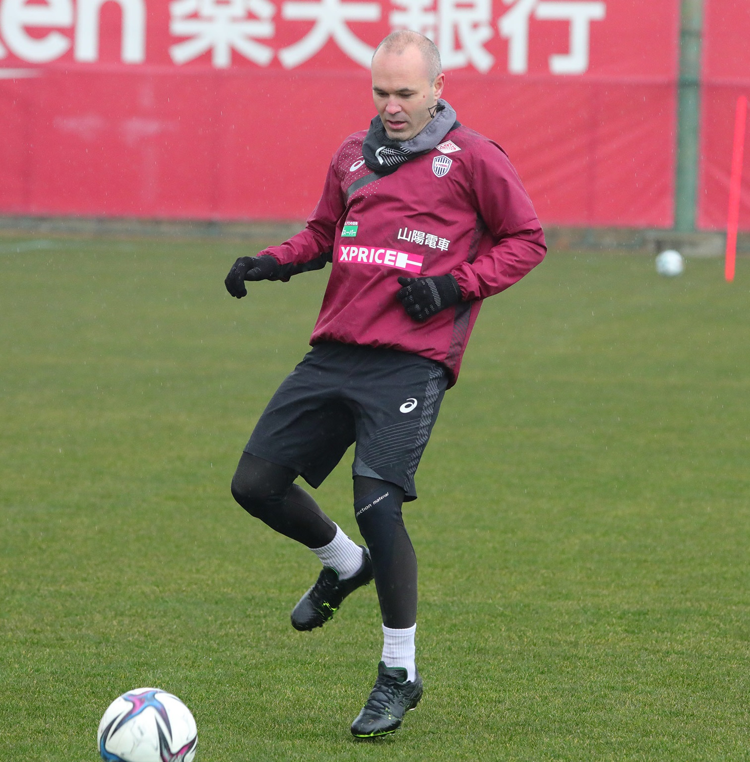 サッカースパイク Kohei Sblog Pa Twitter ヴィッセル神戸 Mf イニエスタ ブラックアウト 黒塗り の アシックススパイク ウルトレッツァ2 Ai を着用 T Co Lohmc0tyhi T Co Af0cbycqem Twitter