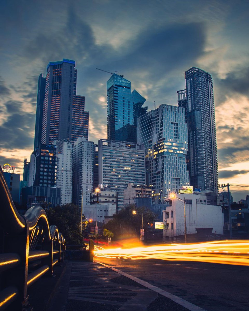 Halfway through the week and already tired? You can find a safe place to rest with #SanitizedStaysAtOYO.

📷 IG: <a href="/renz/">Renz</a>.sanjuan
📍 Makati

#VaccinAid #SafeAtOYO