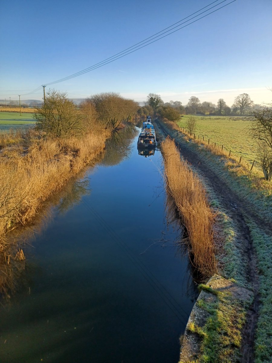 tracyhodge2's tweet photo. Fabby 1.74 toddler walk in the ice & sunshine to our favourite bridge! Lots of puddles to smash the ice on, splash in & make a jigsaw from the ice! Great walking from my really little ones as well! #EarlyYears #NotJustABabysitter #funtimes @pacey #nature #Healthyπππ§ https://t.co/0nK5EUOFfk