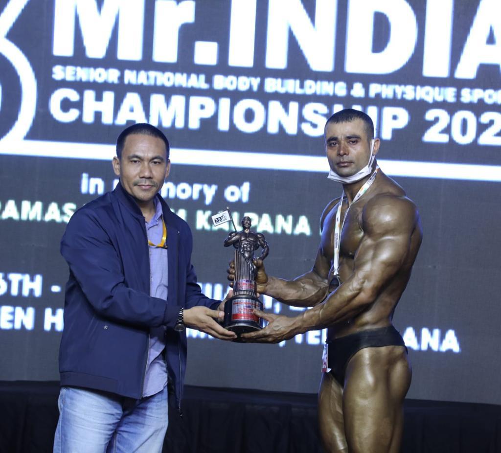 suryacommand's tweet photo. #IndianArmy
#FitIndia 
#AmritMahotsav 
Major AQ Khan of Signals Training Centre, Jabalpur won the Gold Medal in 13th Mr India Senior Body Building &amp; Physique Championship at Khammam, Telangana. Surya Command is proud of the Officer !
@YASMinistry 
@adgpi https://t.co/E7uafbOIGq