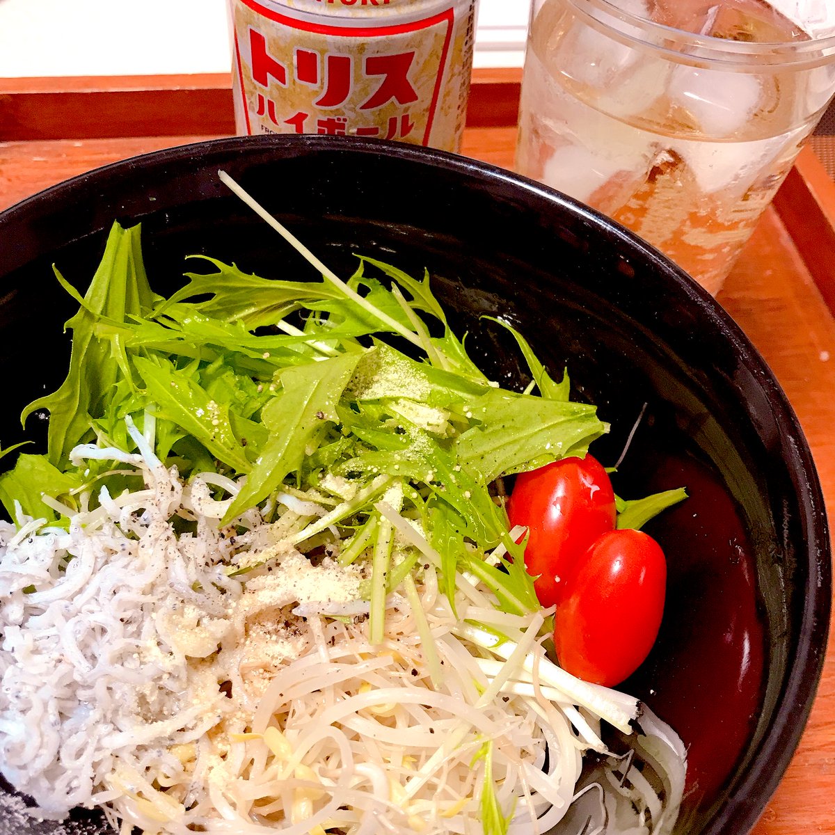 おつかれちゃんでした😋 細もやし＆水菜しらす、鶏がらスープごま油和え ミニトマト ハイボール