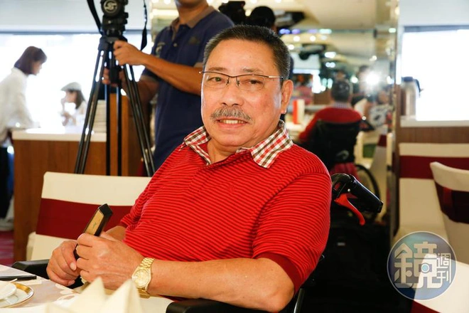 DAgee217's tweet photo. One of Tran Tung Dung's two younger brothers, Tran Ong Khiem, filed a lawsuit because he thought he was deprived of the right to inherit the property.
Tran Tung Dung's family entered a war for the inheritance after the actor's funeral. Photo: Sina. https://t.co/W5wbL1xyvW