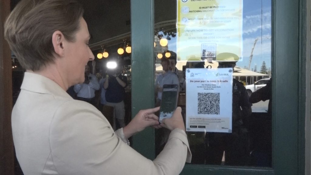 wamnnews's tweet photo. #perthnews 52k people download #ServiceWA app despite setup issues. #wapol #auspol #covid19
https://t.co/XsOzkifkvn https://t.co/V3AMVG0WjQ