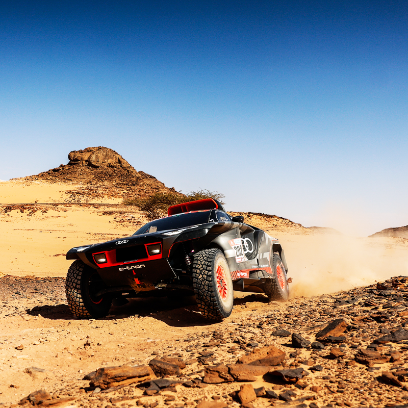 AudiCenterPalma's tweet photo. 🏁 Nuevo doblete del Audi #RSQetron en el @dakar 🏁

Etapa 9
🥇 Peterhansel
🥈 @CSainz_oficial

¡Seguimos haciendo historia en la e-movilidad!

#AudiCenterPalma
#Dakar2022 #FutureIsAnAttitude #emovilidad #AudiSpain https://t.co/e9HKRVQ2yQ