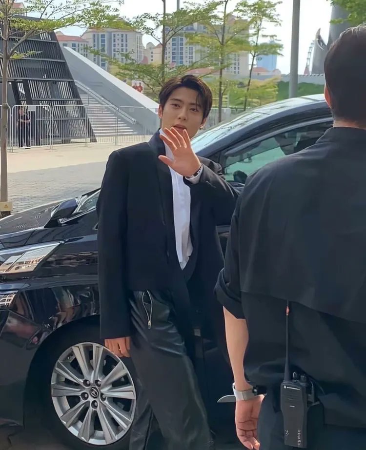 hourly jaehyun tweet media