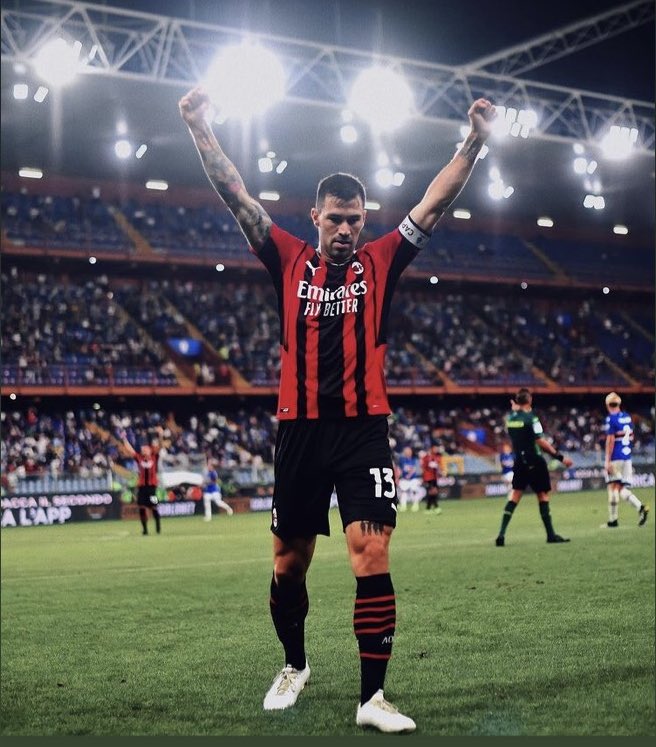 Facile essere il capitano di una squadra a cui gira tutto bene, molto più difficile esserlo quando le cose vanno di merda per anni e tu hai avuto le palle per farlo. Proprio per questo il mio capitano sei tu. Auguri CAP 💗 #alessioromagnoli