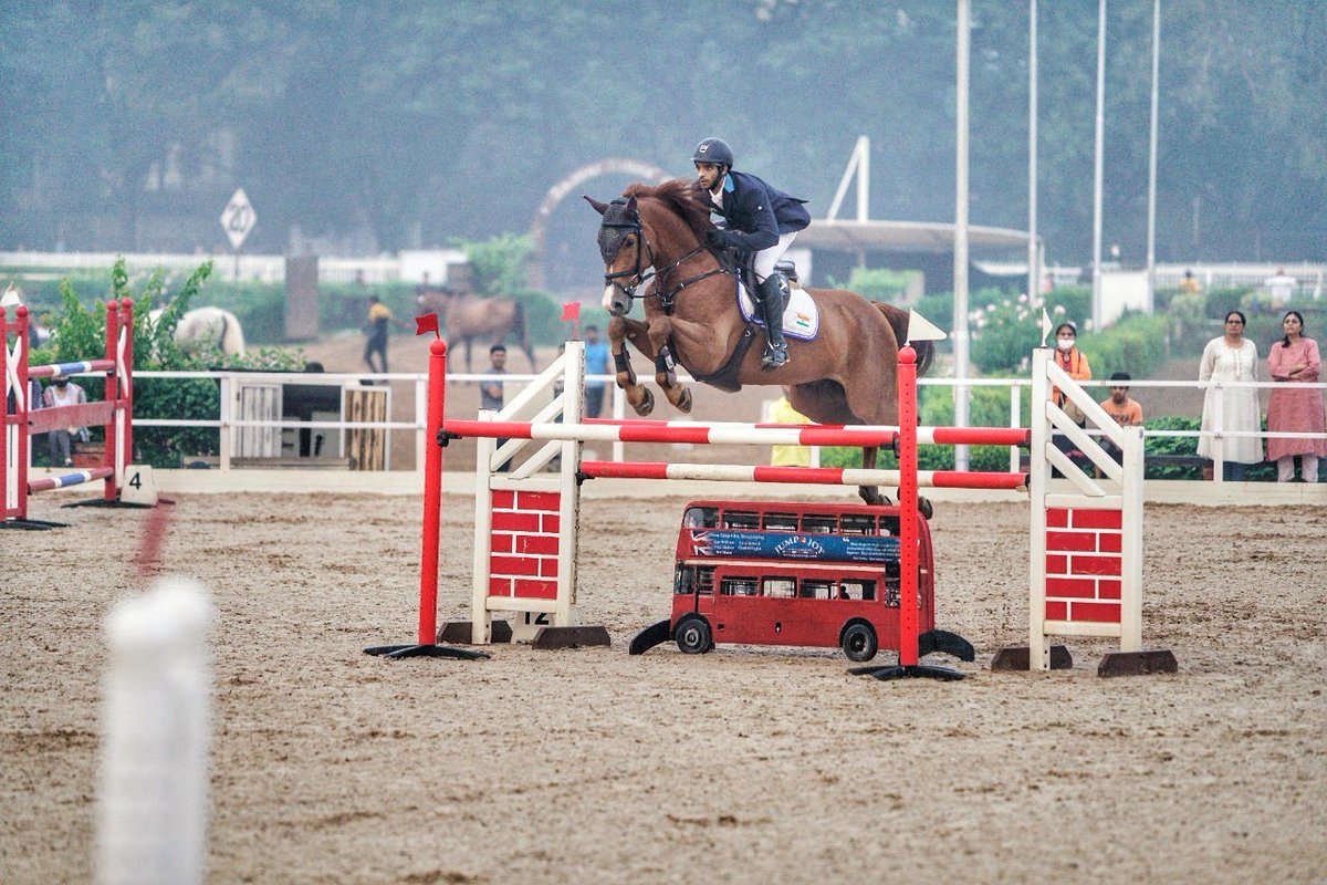 Amateurriders's tweet photo. There are Views &amp; then there are these VIEWS! 😍👊🙌
#wednesdayview
.
Due to govt. covid regulations, events are not open to any spectators, however, you can WATCH IT LIVE! Link in the bio.
.
#events #sports #equestrian #showjumping #showjumpinghorse #passion2022 https://t.co/eNHyNCw3X4