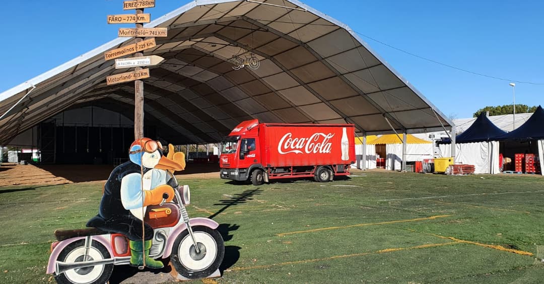 CadimaDist's tweet photo. 🐧🥶 ¡Nosotros ya estamos preparados! Esta año vuelve @PinguinosVLL por todo lo alto y celebrando sus 40 años 🎊

👉🏼 Nosotros le ponemos el sabor a tu finde motero, pide tu @Heineken_ES o @CocaCola_es durante estos días 🤭

📅 Del 13 al 16 de Enero 
📍 Antigua Hípica https://t.co/jsO2TQx7my