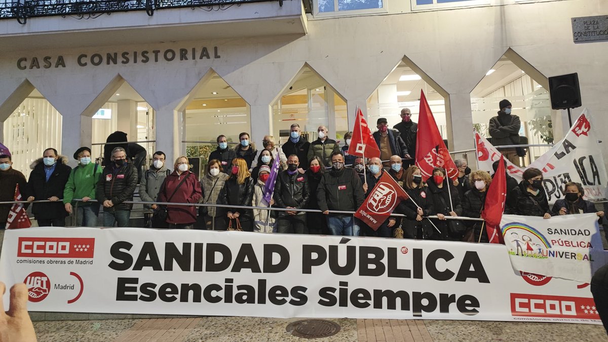 IU_Arganda's tweet image. Orgullosas de haber aportado nuestra fuerza, presencia y apoyo a la Concentración en defensa de la Sanidad Pública convocada por @lasvegasccoo y UGT Madrid Sureste, frente al Ayuntamiento de #Arganda

La #SanidadPublica se defiende del desmantelamiento desde la #AtencionPrimaria