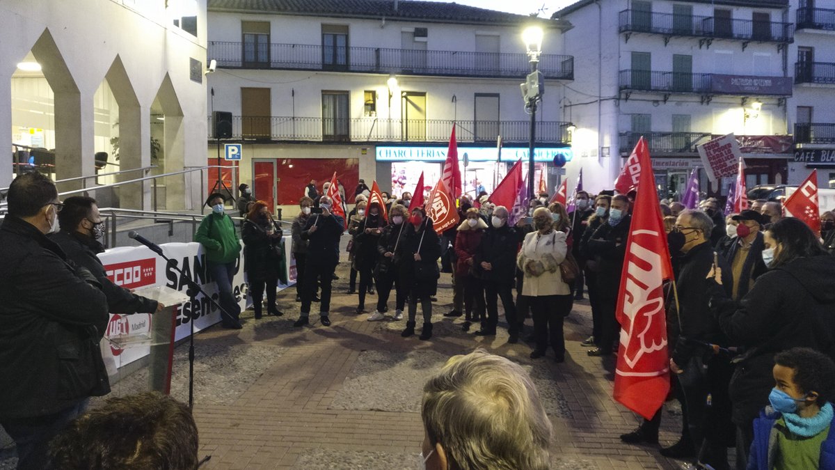 IU_Arganda's tweet image. Orgullosas de haber aportado nuestra fuerza, presencia y apoyo a la Concentración en defensa de la Sanidad Pública convocada por @lasvegasccoo y UGT Madrid Sureste, frente al Ayuntamiento de #Arganda

La #SanidadPublica se defiende del desmantelamiento desde la #AtencionPrimaria