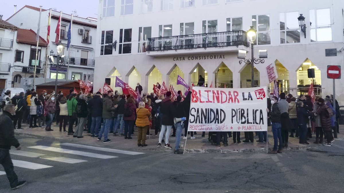 IU_Arganda's tweet image. Ante el desmantelamiento del gobierno de #Ayuso, reivindicamos blindar la #SanidadPublica y cuidad a quienes nos cuidan, también en #Arganda:

- Reabrir SUAP (Servicios Urgencias Atención Primaria)
- Aumentar plantillas y subir un 20% los sueldos