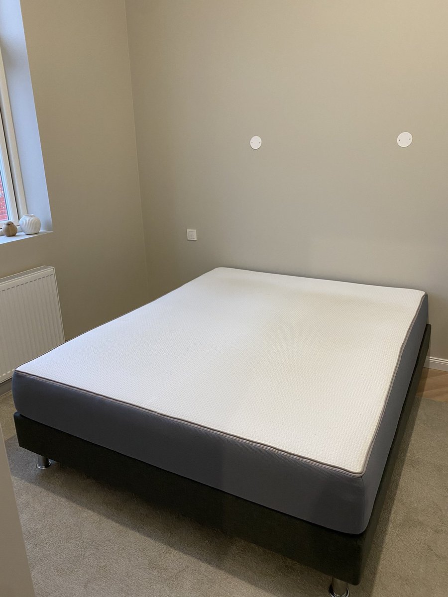 Er með helvíti gott rúm til sölu! Simba kvikindi 160x200. 95 kall og málið er látið.