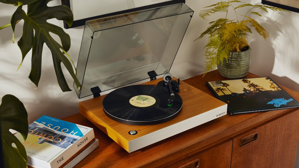 January to do list: Treat yourself in our New Year sale ✅ Offers include £60 off our RT200 turntable and end Friday 14th January: robertsradio.com/en-gb/offers
