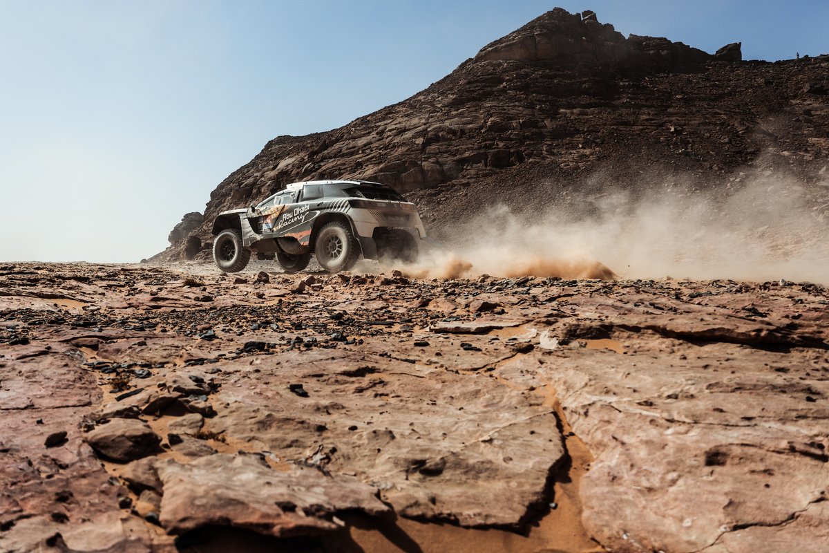 Eat my dust, the others said. This and more stories from #Dakar2022 day 10 can be found here: zitzewitz.com/staub-tempo-ca…

#DakarInSaudi