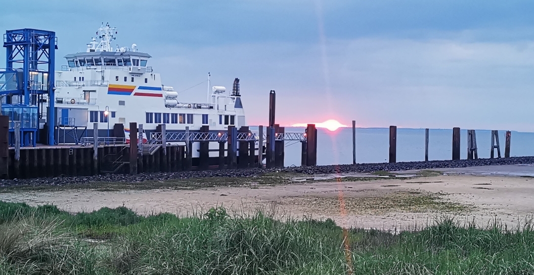 Für den Einsatz in unseren Geschäftsstellen in Dagebüll und in Wittdün auf Amrum suchen wir DICH! 👉

Alle Information findet Ihr unter:
faehre.de/karriere/

Wir freuen uns auf DICH!

#jobangebote #arbeitenwoandereurlaubmachen #jobsinnordfriesland #nordfriesland