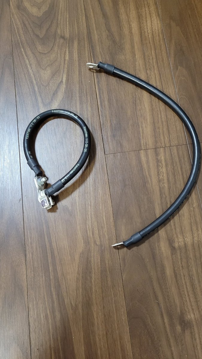 352R_maa's tweet image. たまには車ネタ。
32のアースを立派なやつに変更予定
なにがかわるって？
ちょっとでも抵抗減ったらいいな。
ちなみにこれは、EFIテクノロジックとかなんとか？つけてる人いる？
#アースケーブル
#EFIテクノロジック
