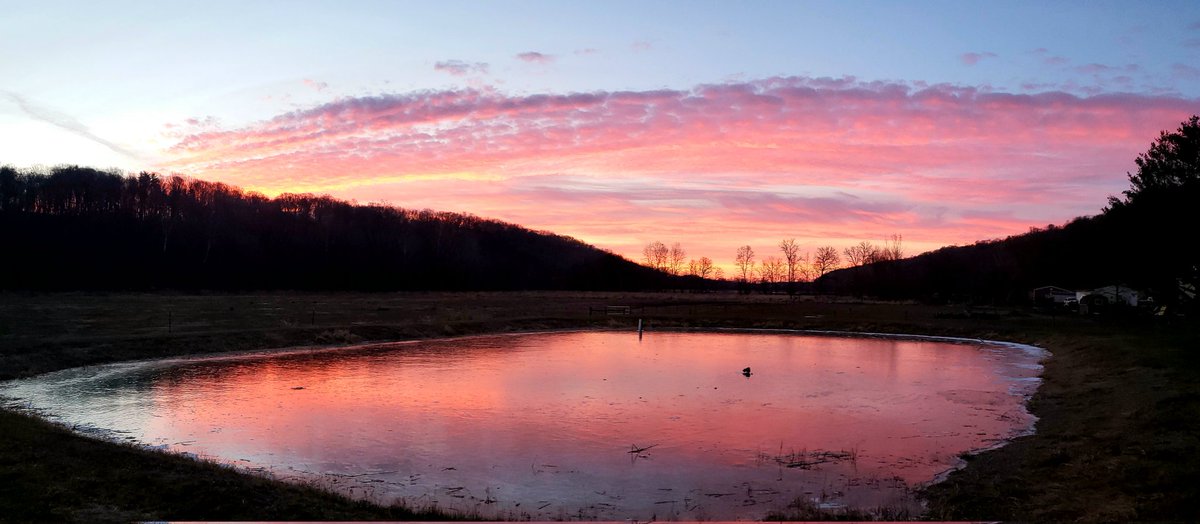 Amber_82_'s tweet photo. Beautiful frozen mornings in the valley. #overtonvalley #ohio @MarkJWeather https://t.co/7NWAlXSVw9