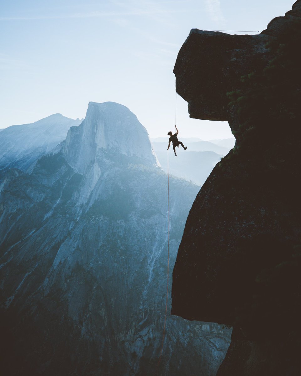 Gm 💙 Today I am sharing one of my favorite shots I took in Yosemite a few years ago. I need to plan another US road trip this year, who is joining? 🙌☺️