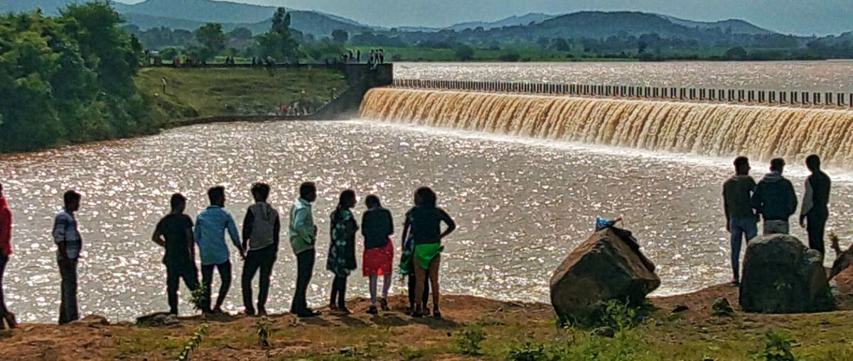 AmitSUpadhye's tweet photo. Several restrictions imposed in parts of #NorthKarnataka including banning entry to #Anjanadri Temple in #Anegundi of #Koppal this weekend #Dharwad Entry of visitors to #NeersagarReservoir banned 
Pix @HemanthTnie 
@santwana99 @NewIndianXpress @XpressBengaluru @KannadaPrabha https://t.co/ULhV6qeN93