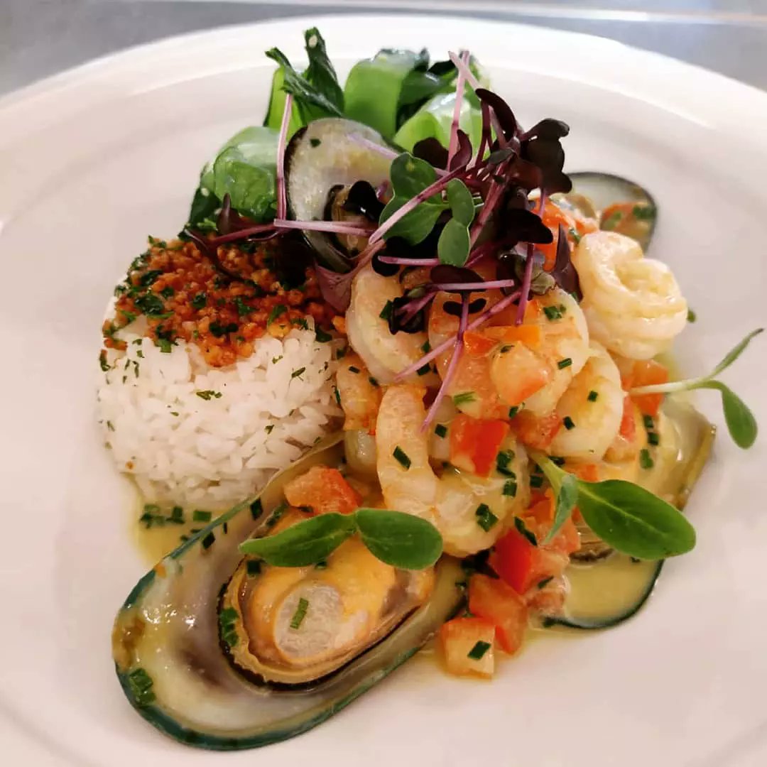 Fox & Hounds tweet media