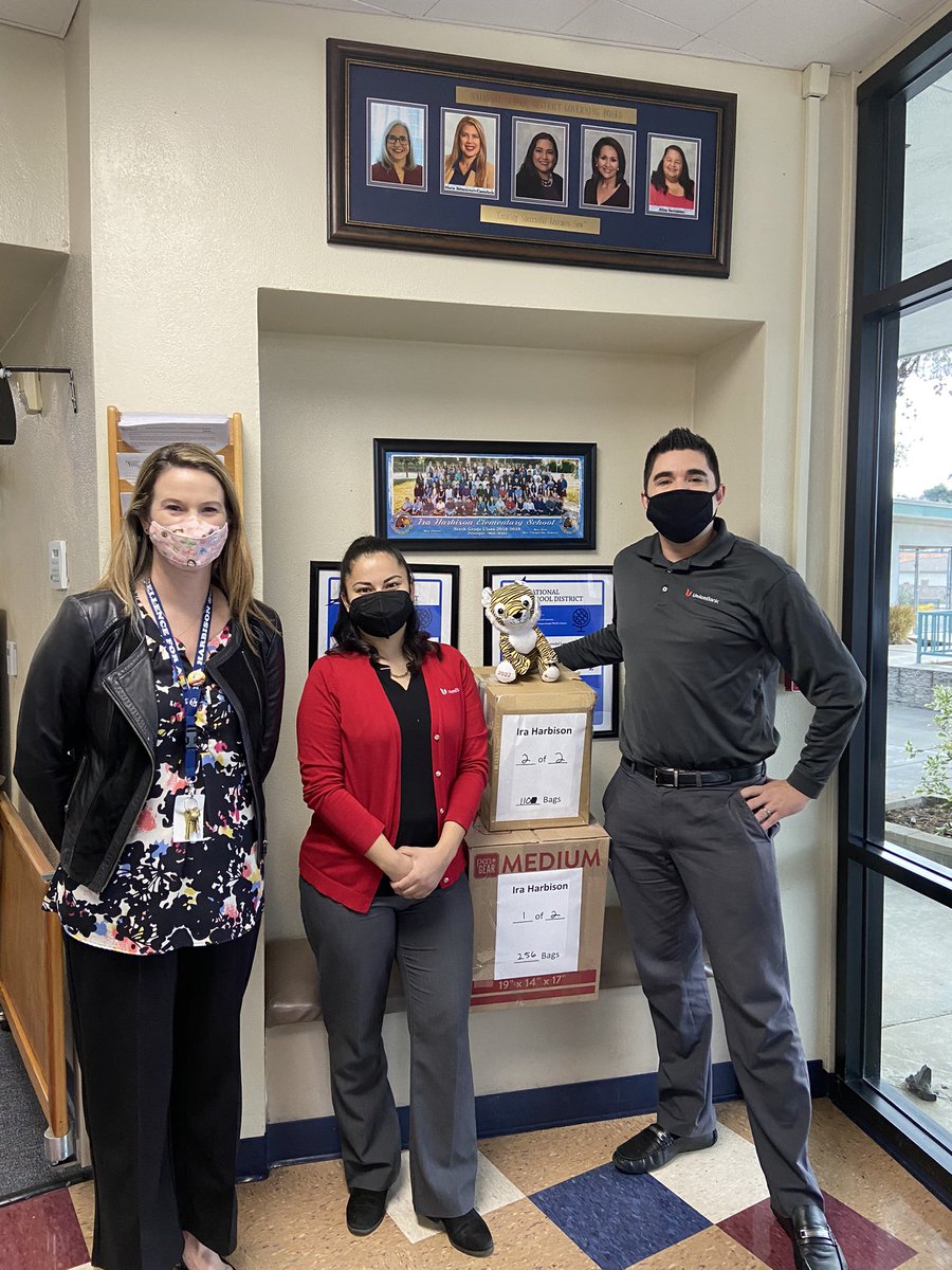 A huge thank you 🙏 to <a href="/UnionBank/">life</a> in National City for their donation of masks 😷 for our students! <a href="/NationalSD/">National School Dist</a> <a href="/ih_hawks/">Ira Harbison</a> #nsdnow