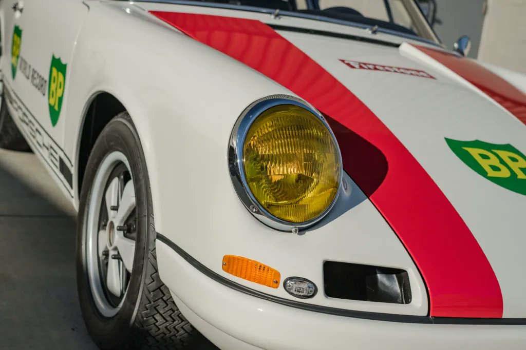PorscheMarket's tweet photo. This fully restored 1967 #Porsche 911 R Tribute is a homage to the lightest, purest and most valuable 911 of all time. #PorscheMarketplace

▶️ https://t.co/SSDUkc1zgM https://t.co/BSmZAQsnca