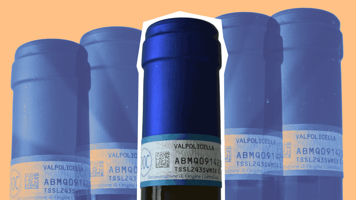 PixWine's tweet photo. It’s not just investment wines that are counterfeited — popular styles are, too. @jacopo_mazzeo dives into the world of fake Italian wines in his latest for Pix. #SpotTheFake @coldiretti @francoliusa https://t.co/foN95Mx4mz https://t.co/G1D3JGLenL