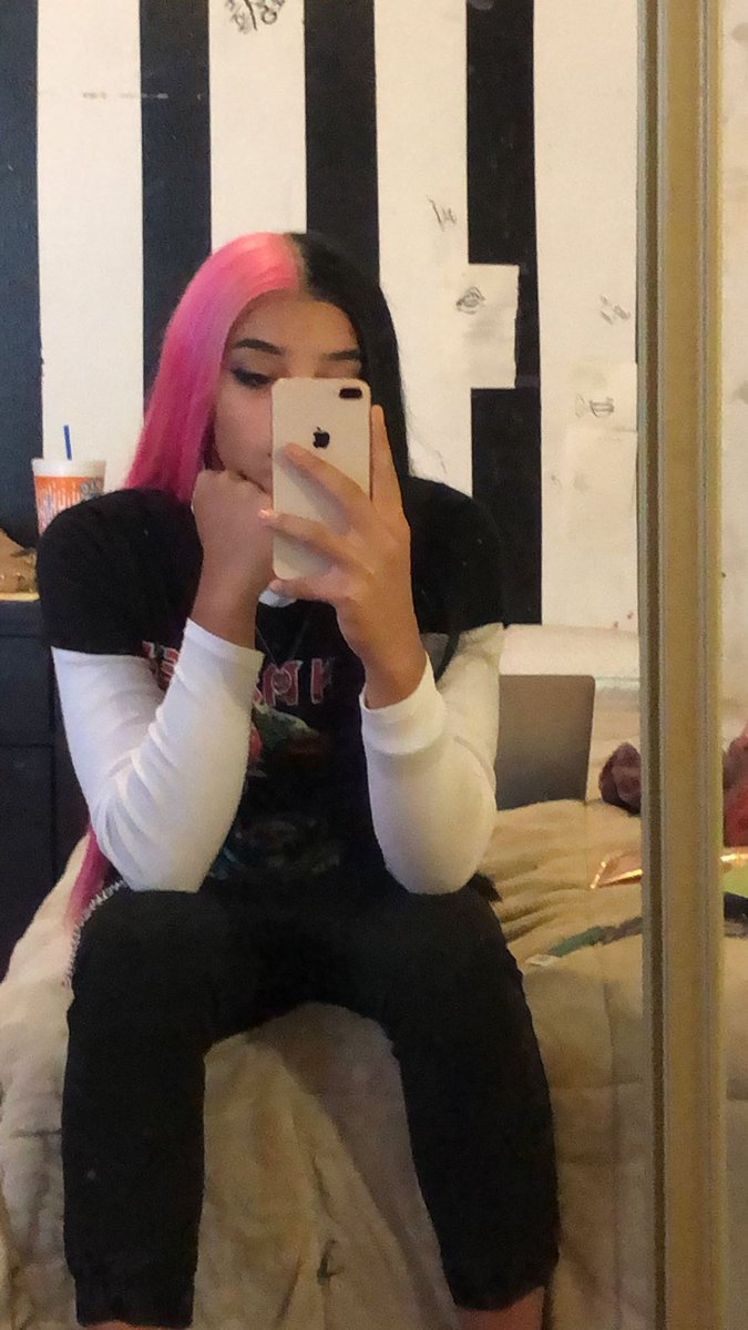 Anaorwhateva's tweet photo. 🖤💝 https://t.co/vnV8C2oteW
