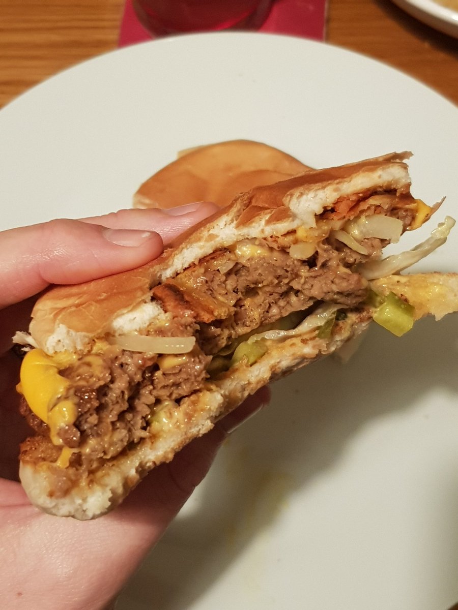 AdamBcars's tweet photo. Binnieburger is delighted to announce a new vegan option in the form of the Future Farm #FutureBurger.

Visually convincing as well as in taste and texture. I've had much worse meat burgers. Which probably had as much meat in them. https://t.co/4gG25mn0JF