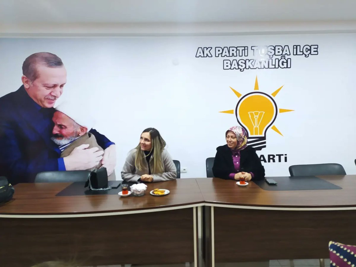 vantusbakadin's tweet photo. @IPEKYOLUAKKADIN @SuzanTrkoglu65  hanımefendi ve yönetim kurulu üyeleri ile beraber bizleri yeni teşkilat binamıza hayırlı olsun ziyaretinde bulundular. Kendilerine nazik ziyaretlerinden dolayı teşekkür ediyoruz.
@aysekesir @K_Turkmenoglu_V @havvaduran65 @TurkGunduz https://t.co/bC0Git9cMo