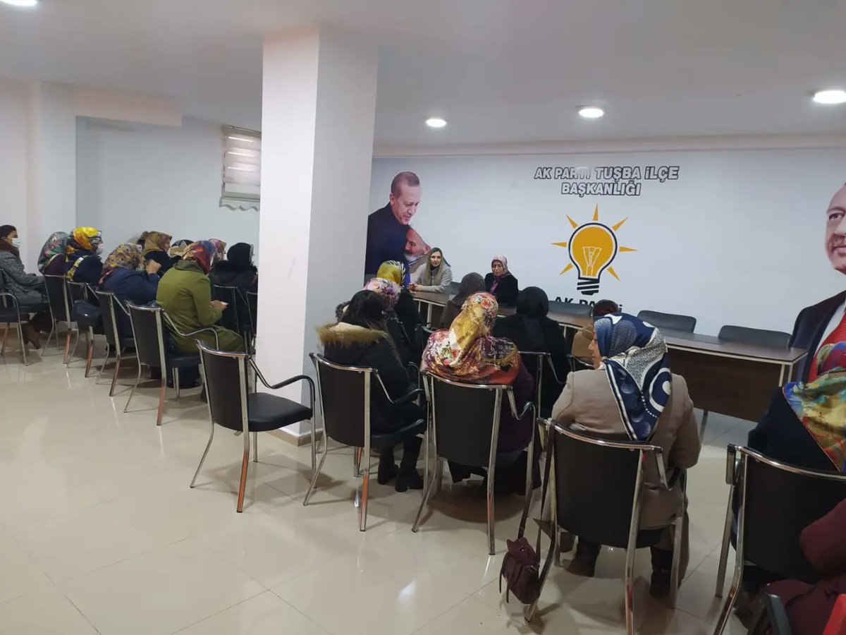 vantusbakadin's tweet photo. @IPEKYOLUAKKADIN @SuzanTrkoglu65  hanımefendi ve yönetim kurulu üyeleri ile beraber bizleri yeni teşkilat binamıza hayırlı olsun ziyaretinde bulundular. Kendilerine nazik ziyaretlerinden dolayı teşekkür ediyoruz.
@aysekesir @K_Turkmenoglu_V @havvaduran65 @TurkGunduz https://t.co/bC0Git9cMo