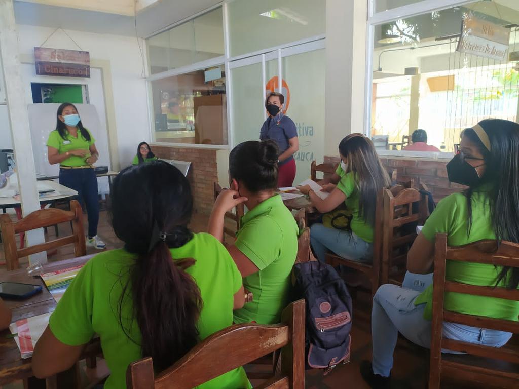 TropaVerdeApure's tweet photo. #EnFotos 📸 Desde la sede del @INNAPURE ubicado en el Paseo Libertador del Municipio #SanFernando, nuestra tropa verde realizó charla sobre "Trompo de Alimentos, Nueva Cultura Alimentaria, Normas de Higiene y Manipulación de alimentos"

#ProducirEsVencer https://t.co/LpWFIy9iyB