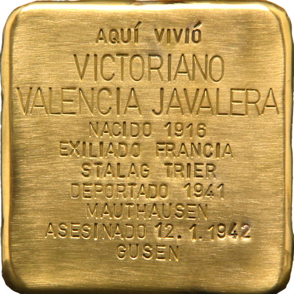 IStolpersteine's tweet photo. #OTD hace 80 años era asesinado en el campo de concentración de Gusen

VICTORIANO VALENCIA JAVALERA
🔻 #deportado

En la puerta de la casa en que vivió, en la ciudad de Madrid, un 🟨#Stolpersteine le recuerda.

"Una piedra, un nombre, una persona"

#RememberGusen https://t.co/9eP765a1Nb