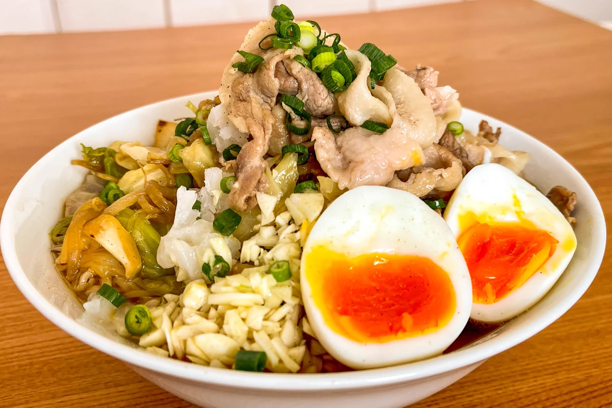 サッポロ一番で出来てしまう！マシマシ醤油ラーメンが美味しそう！