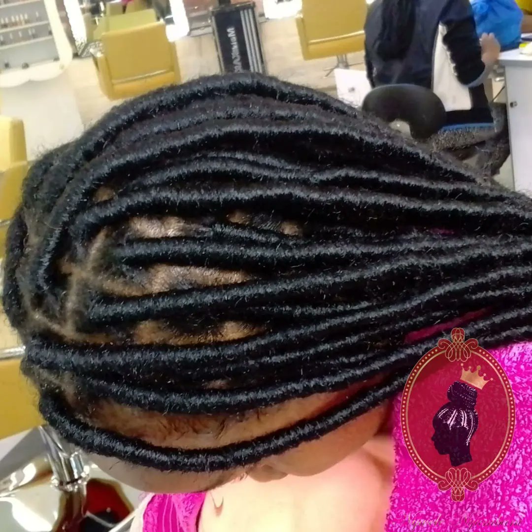 NyweleN's tweet photo. Two tone faux locs.😍

You can have it whatever colour you choose.😁

The shine, the neatness and the service you'll get from this installation. 

Labour Ksh.3000
3 packs of Extra Long Fluffy Kinky @ Ksh.330.

You may add a pack if you need it longer. 

#housecall #kenya https://t.co/yviIhhcBu3