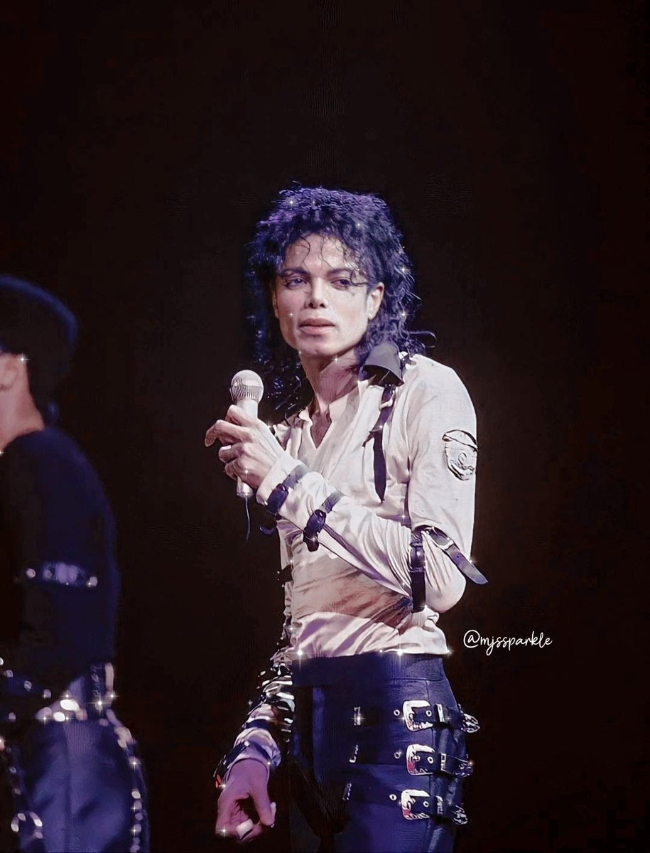 mjssparkle's tweet photo. He is magic on stage, literally. β¨π
#MichaelJackson #MJFam https://t.co/olLJLPIM5u