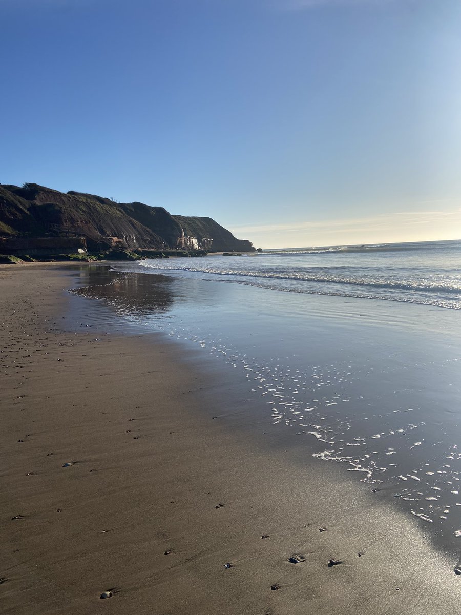 jasmine_elmer's tweet image. I don’t mean to brag but how beautiful is the place I live? I grew up in a tiny council flat in London, so I count my blessings everyday. #devonisheaven #beachlife #sunny #blessed #gratitude #grateful