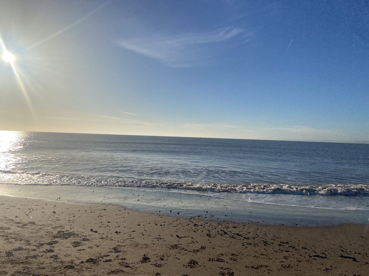 jasmine_elmer's tweet image. I don’t mean to brag but how beautiful is the place I live? I grew up in a tiny council flat in London, so I count my blessings everyday. #devonisheaven #beachlife #sunny #blessed #gratitude #grateful