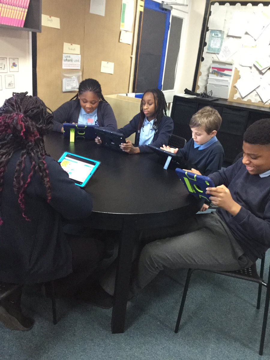 STC_1CF's tweet photo. Great ICT this afternoon! We’ve loved our programming lesson with #misfranks https://t.co/buHbr9JzLw