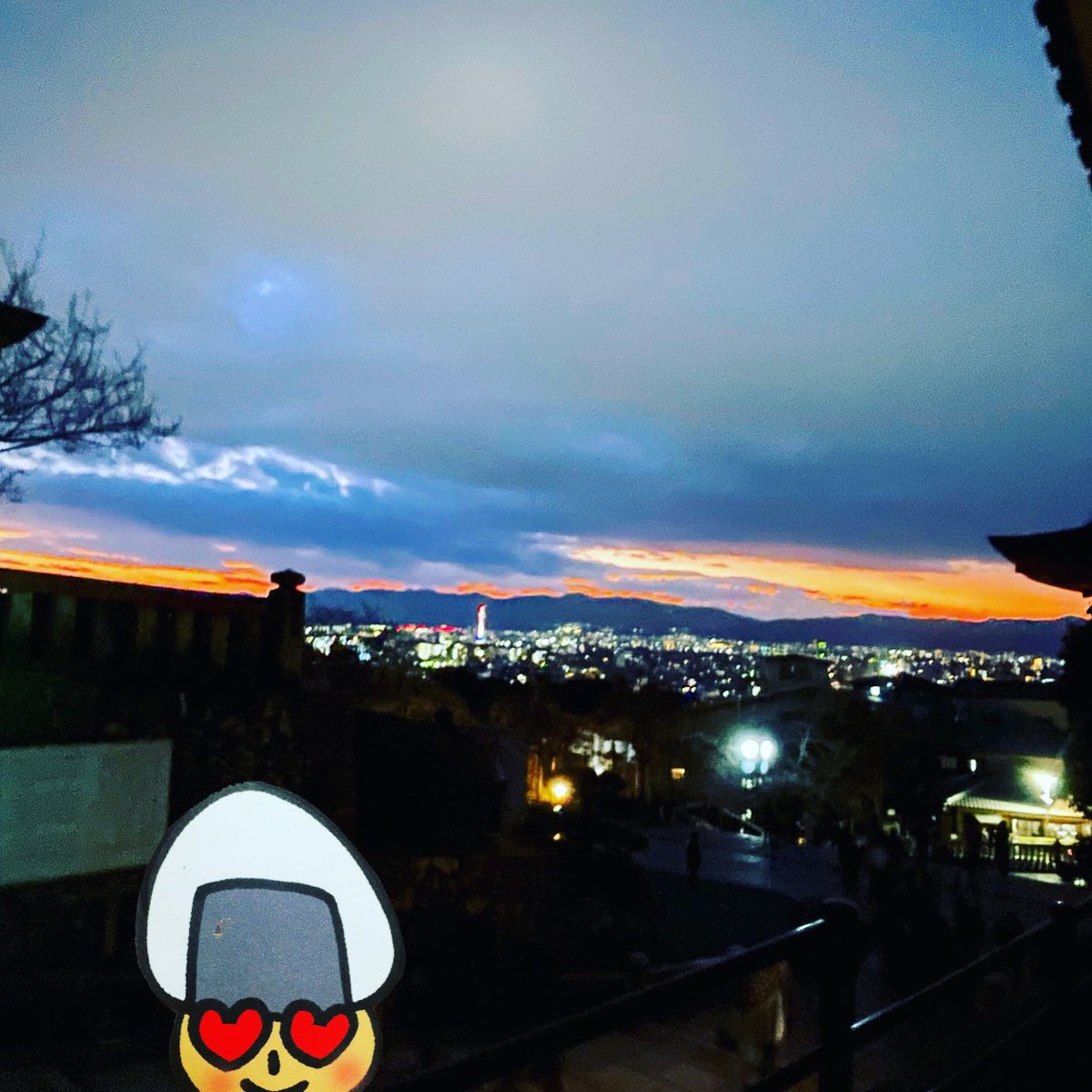 おむすびきのこさんは京都が大好き❤️ お正月に清水寺にお参りしたよ。夕暮れ綺麗だな☺️ Omusubi mushroom loves Kyoto!