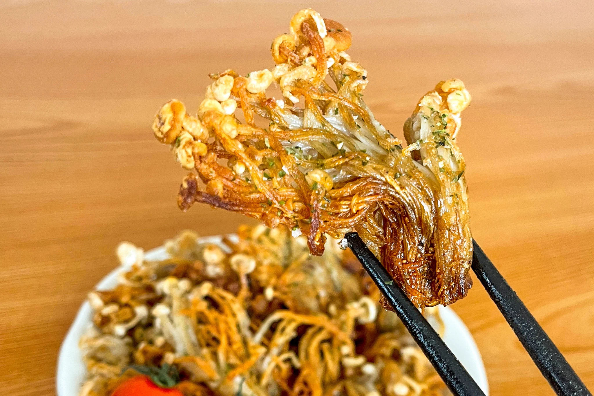 カリッ、サクッとした心地良い食感を楽しめる？！おつまみにもぴったりそうな「えのき」レシピ！