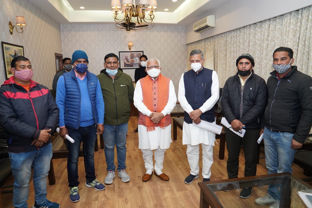 cmohry's tweet photo. मुख्यमंत्री श्री @mlkhattar से आज समस्त अतिथि अध्यापक संघ, हरियाणा के पदाधिकारियों ने अपनी मांगों को लेकर मुलाकात की। इन सभी मांगों पर सरकार और अतिथि अध्यापकों के बीच सहमति बनने के उपरांत संघ के पदाधिकारियों ने अपना सांकेतिक धरना स्थगित करने का आश्वासन दिया है। https://t.co/PtdlB36v4I