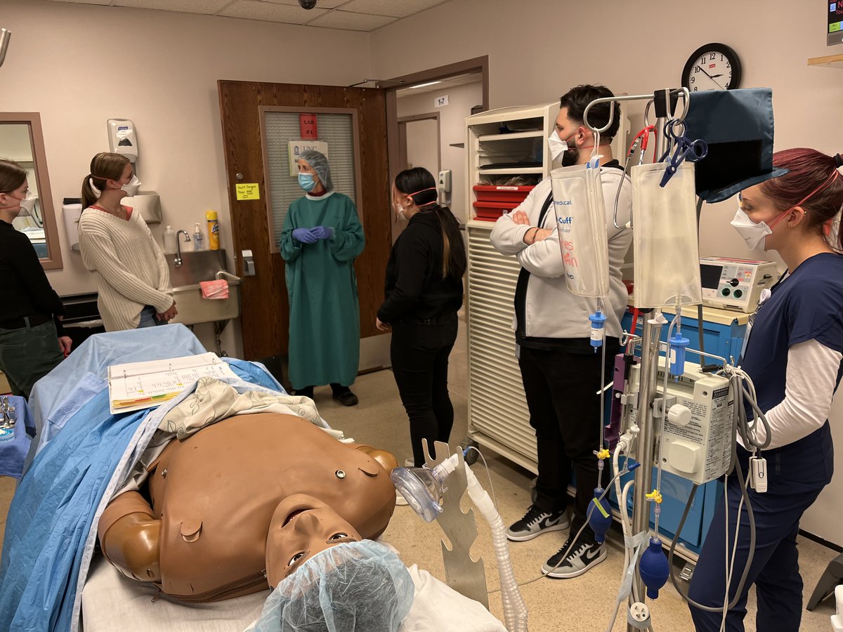 Fun day with the @UNC_Anesthesia residents yesterday. These weekly simulations continue to produce exceptional clinicians! HUGE thank you to Dr Cobb and Dr Low for allowing the #BMME490sim class to join this excellent hybrid simulation. #ActiveLearning #UNCsim